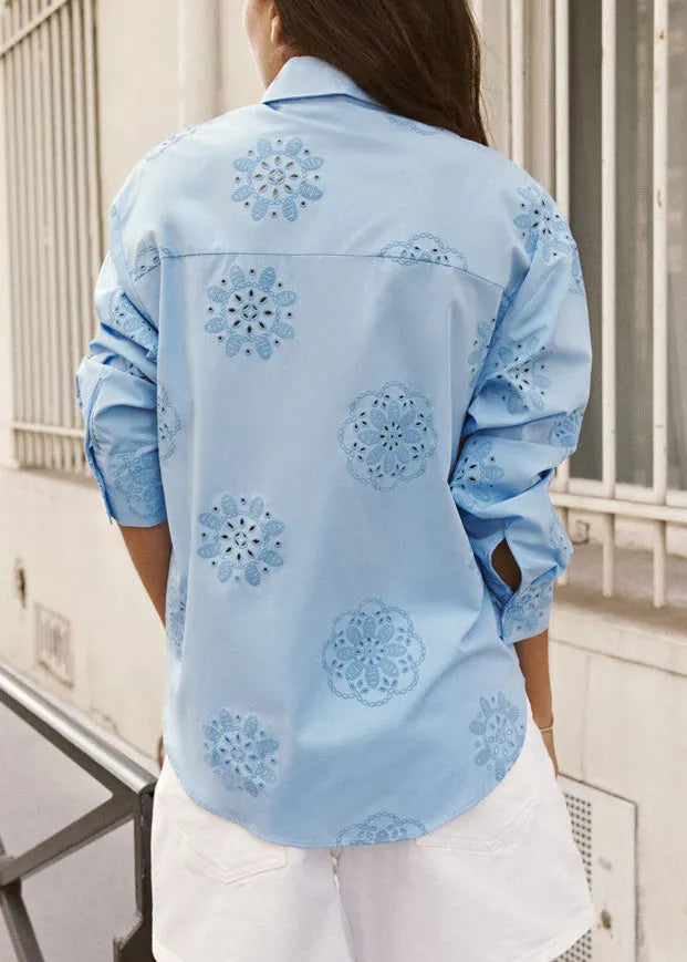 Well Tailored Shirt with a Graceful Silhouette