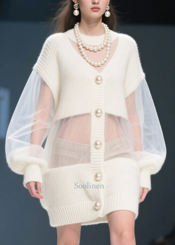 Effortlessly Elegant Sweater with a Timeless Design