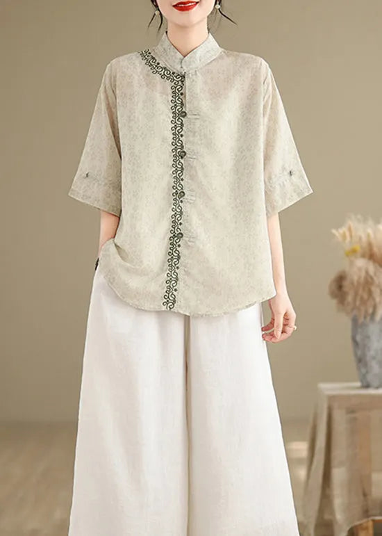 Effortlessly Elegant Top with a Timeless Design