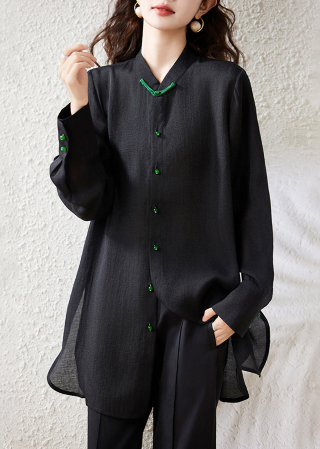 Effortlessly Elegant Blouse with a Timeless Design