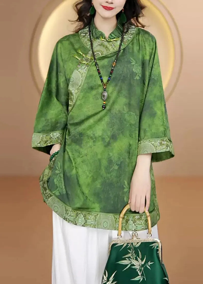 Classic Vintage Shirt with a Flattering Fit
