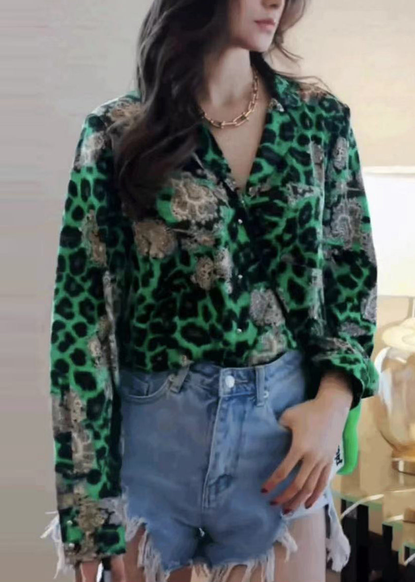 Sophisticated Blouse with a Clean Classic Look