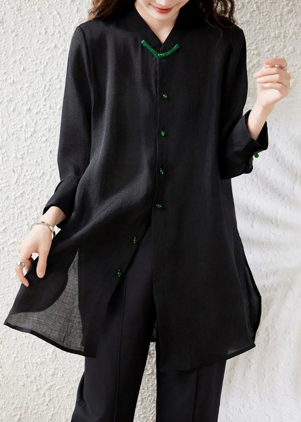 Effortlessly Elegant Blouse with a Timeless Design
