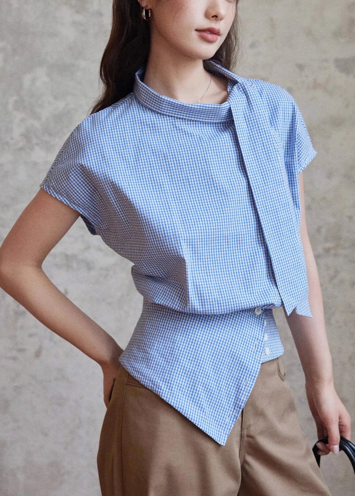 Well Tailored Blouse with a Graceful Silhouette